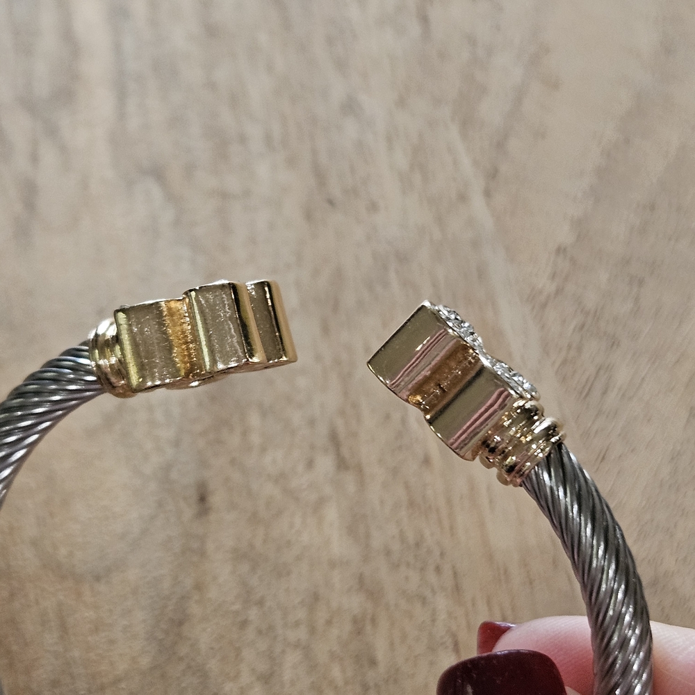 Elegant Gold and Silver Women's Bracelet - Picture 8 of 9